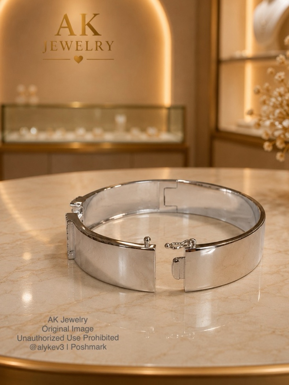 💎Luxury Mirror Polished Silver Statement Cuff Bracelet Pavé Crystal Centerpiece - Picture 2 of 4